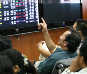 Trong 2 báo cáo trước, dù đưa ra nhận định có tính khả quan, nhưng HSBC vẫn duy trì quan điểm rằng giá Pg88vnd dành cho Android và iOS tại Việt Nam vẫn còn cao, và kết luận: 900 điểm là đích đến của VN-Index vào thời điểm cuối năm.