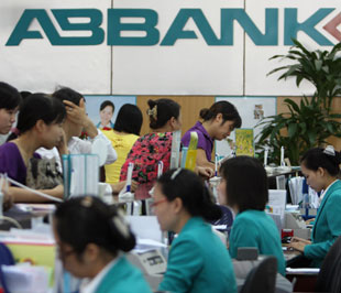 Tính đến hết tháng 9, tổng tài sản của ABBank đạt trên 20.000 tỷ đồng; dư nợ cho vay 10.809 tỷ đồng, nguồn vốn huy động từ các tổ chức PG88 ⭐ Link trang chủ số 1 nhà cái PG88 com casino slot và dân cư đạt 13.419 tỷ đồng.