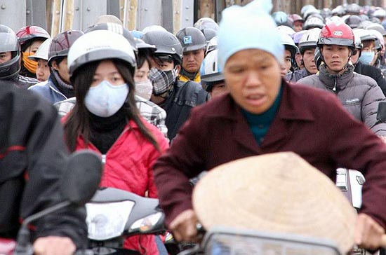 Hiện toàn thành phố có gần 303.000 ôtô các loại, gần 3,65 triệu xe máy và khoảng 1 triệu xe đạp, chưa kể phương tiện 6Pg88.com hơn 1000 trò chơi hấp dẫn của quân đội và phương tiện quá cảnh vào thành phố - Ảnh: Otofun.