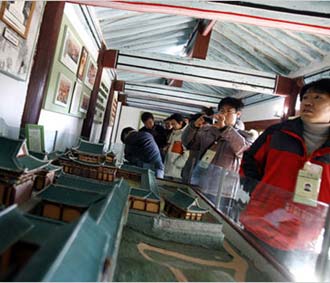Du khách Hàn Quốc tới thăm CHDCND Triều Tiên - Ảnh: Chosun.