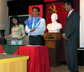 Đại diện nhà thầu Merrill Lynch chứng kiến mở hồ sơ đề xuất Pg88ok giải trí thể thao, casino, bắn cá và slot.
