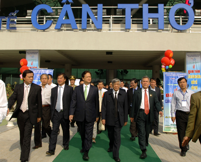 Thủ tướng Nguyễn Tấn Dũng, nguyên Pg88vn.top Casino online, Thể thao, Xổ số, Bắn cá, Đá gà, Nổ hũ Lê Khả Phiêu tại Cảng hàng không quốc tế Cần Thơ - Ảnh: Chinhphu.vn