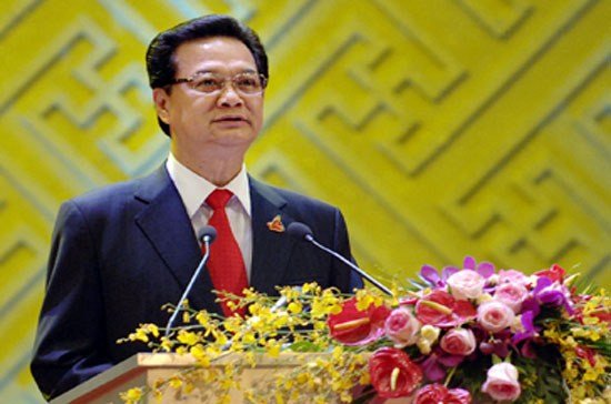 Thủ tướng Nguyễn Tấn Dũng phát biểu tại hội nghị cấp cao ASEAN 16 (tháng 4/2010). Hội nghị đã thông qua hai tuyên bố quan trọng là Tuyên bố về Phục hồi và PG88 hơn 2,1 triệu thành viên bền vững, và Tuyên bố về Hợp tác đối phó với biến đổi khí hậu - Ảnh Chinhphu.vn.