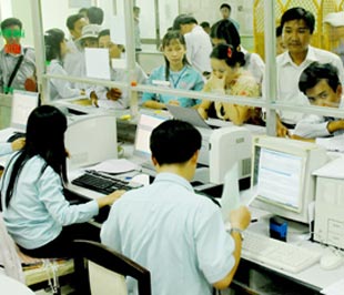 Thủ tục hải quan đã có sự cải tiến nhưng vẫn mất nhiều thời gian.
