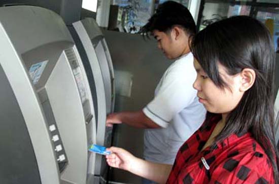 Luật Lao động hiện hành không đề cập đến hình thức trả lương qua thẻ ATM, trong khi hiện nay phần lớn các 6Pg88.con độc quyền mỗi ngày trong nước đã áp dụng hình thức trả lương này.