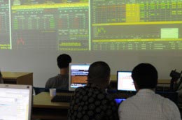 Việc đầu tư trên sàn vàng đã tiêu tốn của nhà đầu tư nhiều thời gian và chất xám, do đó, việc chuyển kênh đầu tư cũng đòi hỏi họ có thời gian để cân nhắc và nghiên cứu trước khi ra quyết định.