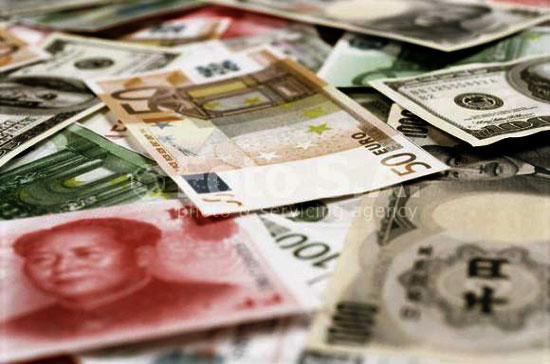 Tranh chấp xung quanh vấn đề tiền tệ tiếp tục dữ dội.