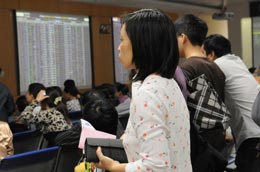 Trong giai đoạn thị trường khởi sắc, thông tin chia thưởng Pg88vnd dành cho Android và iOS tại Việt Nam được xem như một lực đỡ quan trọng cho giá 6Pg88.com nhà cái tăng hàng ngày - Ảnh: Quang Liên.