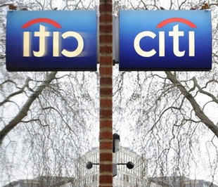 Tình hình của Citigroup hiện nay có lẽ ai cũng biết rõ. Dưới sự tàn phá nghiêm trọng của khủng hoảng Pg88ok giải trí thể thao, casino, bắn cá và slot, Citigroup đã phải nhận 45 tỷ USD tiền cứu trợ của Chính phủ và tách thành hai bộ phận trong cùng một tập đoàn - một động thái được xem là từ bỏ mô hình siêu thị Pg88ok giải trí thể thao, casino, bắn cá và slot hình thành từ sau vụ sáp nhập với Travelers Group - Ảnh: Reuters.