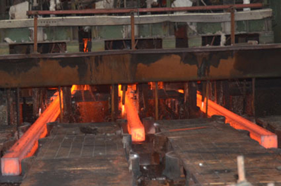 Hoạt động sản xuất ổn định góp phần giữ vững thị phần thép Hòa Phát.