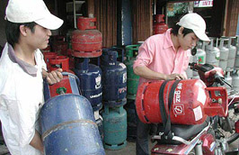 Giá gas trên thế giới giao trong tháng 12 đứng ở mức cao được xem là nguyên nhân khiến giá gas bán lẻ trong nước tăng mạnh.