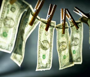 Việc tạo một hình ảnh mới cho đồng 100 USD là một phần trong nỗ lực của Chính phủ Mỹ nhằm chống lại bọn tội phạm sản xuất tiền giả hiện đã có trong tay các loại máy tính, máy scan và máy copy màu tinh vi hơn bao giờ hết.