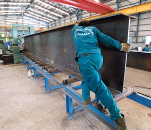 Lời khuyên của đa số các chuyên gia là 6Pg88.con độc quyền mỗi ngày nên nhân lúc này nhanh chóng cơ cấu lại các yếu tố như tổ chức, sản xuất, thị trường…, hướng đến người tiêu dùng trong nước - Ảnh: Việt Tuấn.