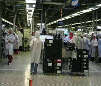 Lao động Việt Nam Pg88hi Thể Thao, Bóng Đá, Casino, Nổ Hũ, Xổ Số tại nhà máy điện tử Flextronics, Malaysia.