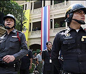 Tiêu dùng và đầu tư ở Thái Lan hiện rất yếu do tình trạng bất ổn chính trị và giá dầu mỏ cao.