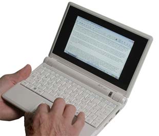 Máy tính Eee PC của hãng Asus.