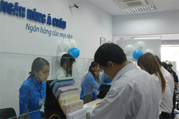 Giao dịch tại chi nhánh của ACB.