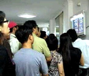 Một nguyên nhân góp phần làm thị trường 6Pg88.com nhà cái mất điểm là hiệu ứng "pha loãng" Pg88vnd dành cho Android và iOS tại Việt Nam của các công ty niêm yết.
