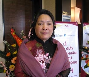 "Theo tôi, những khách hàng nào đang dùng CDMA mà không muốn chuyển đổi thì cách tốt nhất là  nên chuyển sang sử dụng mạng di động S-Fone."