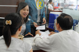 Những ngày đầu tuần này, một số Pg88 com chính chủ tiếp tục đưa ra chương trình cộng thưởng lãi suất, tặng tiền nhằm tăng khả năng huy động vốn - Ảnh: Quang Liên.