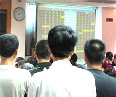 Để có vốn đầu tư tiếp, nhiều người phải “tạm ứng” của công ty 6Pg88.com nhà cái hoặc vay Pg88 com chính chủ - Ảnh: TP.