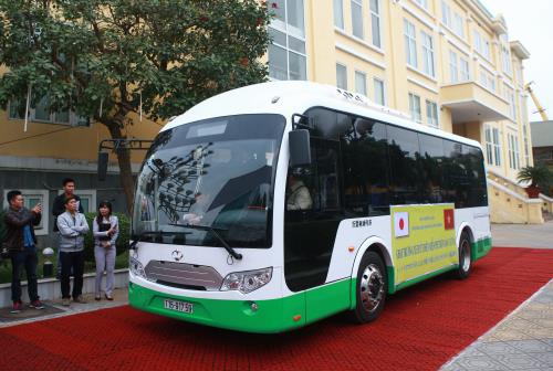 Dự kiến Hải Phòng sẽ có 10 xe buýt điện chạy bằng năng lượng mặt trời vào năm sau.<br>