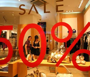 Nhiều mặt hàng xa xỉ, không khuyến khích tiêu dùng vẫn được nhập khẩu như mỹ phẩm, quần áo, giầy dép đắt tiền.