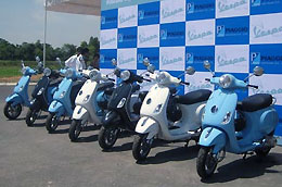 Tổng giá trị giải thưởng của chương trình này gần 3 tỷ đồng, bao gồm 36 xe Vespa LX 125 MY.