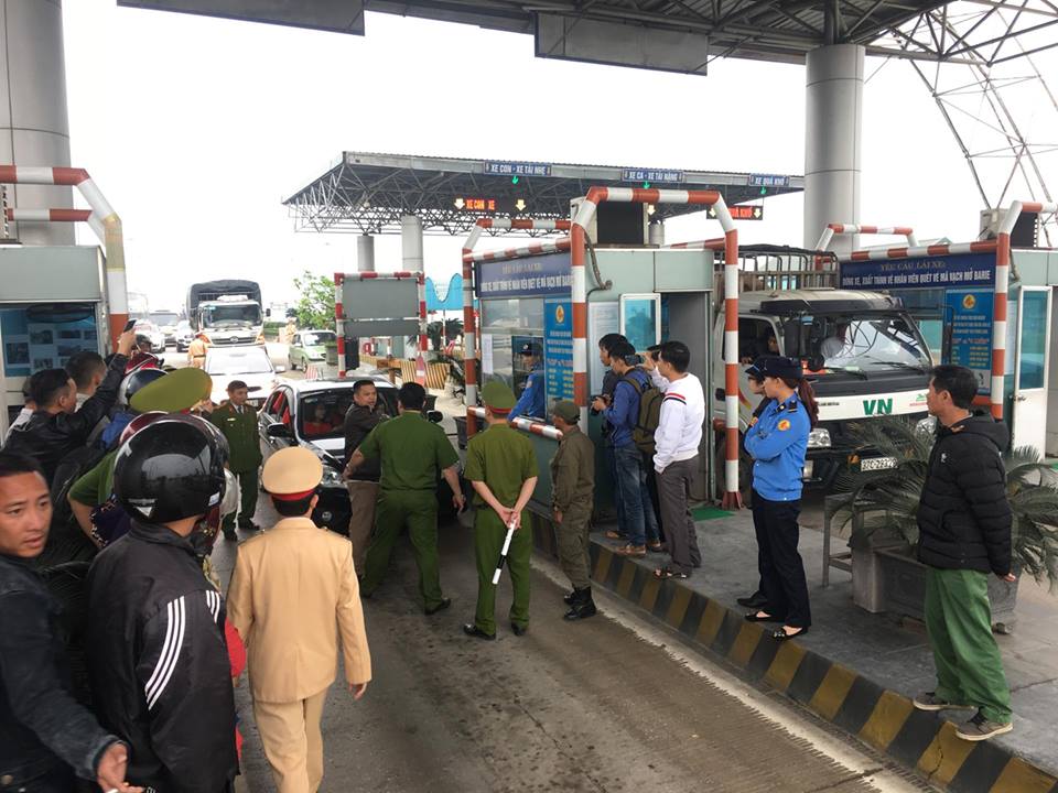 Trạm thu phí Bến Thuỷ giảm vé xe ôtô cho người dân còn 20.000 đồng.