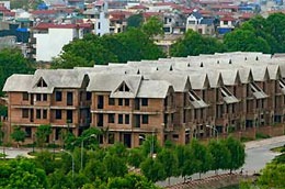 Tính đến cuối tháng 7/2010, tổng dư nợ cho vay trong lĩnh vực bất động sản đạt 210.770 tỷ đồng, tăng 14,38% so với thời điểm 31/12/2009, song dư nợ cho vay xây khu đô thị lại tăng trưởng âm.
