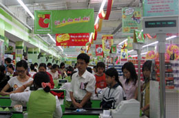 Nắng nóng kéo dài được xem là nguyên nhân khiến lượng hàng hóa tiêu thụ trong dịp Tết tại thủ đô giảm.