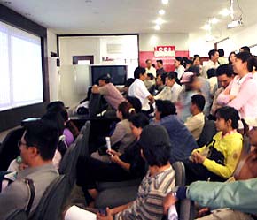 Khối lượng Pg88vnd dành cho Android và iOS tại Việt Nam và chứng chỉ quỹ được mua bán giảm mạnh so phiên trước - Ảnh: VNN.