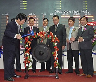Theo TS. Quách Mạnh Hào, "các mức giá khởi điểm khi niêm yết đưa ra đều đã trở lại mức hợp lý, thậm chí ở mức thấp. Đây là một chuyển biến tích cực, bởi điều này thể hiện mức độ cam kết của những người lãnh đạo với công ty và như thế sẽ tạo ra giá trị bền vững cho công ty về lâu dài".