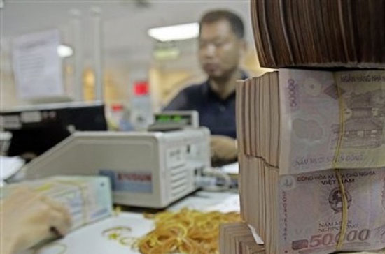 Kể từ ngày 1/12/2009 đến nay (5 tháng liên tiếp), lãi suất cơ bản bằng VND liên tục được duy trì ổn định - Ảnh: Reuters.