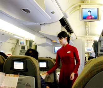 Hiện Vietnam Airlines cũng đang đàm phán với các cụm cảng về việc ban hành giá mới và không chấp nhận sự tăng giá trái luật của các cụm cảng - Ảnh: Việt Tuấn.