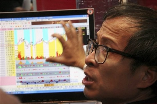 Sau khi tăng hơn 2% phiên trước đó, chỉ số Shanghai Composite của Trung Quốc đã quay đầu giảm 3,6% - Ảnh: AP.