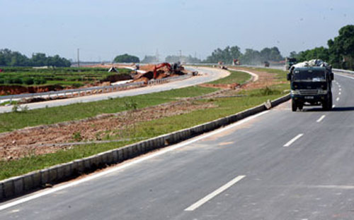 Link Trang Chủ PG88.Com Mới #2026 cao tốc Hà Nội - Thái Nguyên, trong khi đoạn trên địa phận tỉnh Thái Nguyên đã thông xe thì phía Hà Nội vẫn chưa xong mặt bằng.<br>