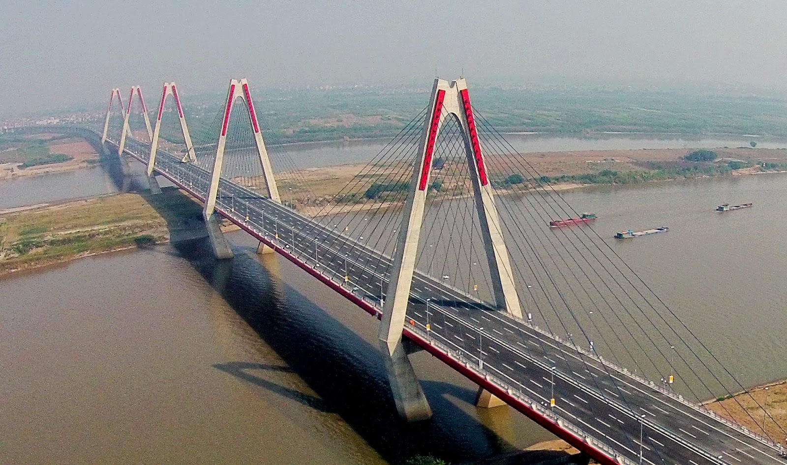 Một trong những mục tiêu quan trọng trong việc xây cầu mới là mở thêm hướng PG88 hơn 2,1 triệu thành viên đô thị Hà Nội về phía Bắc sông Hồng - Ảnh minh họa. 