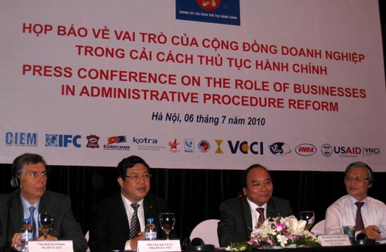 Tổ công tác chuyên trách cải cách thủ tục Pg88hi nạp rút siêu tốc tổ chức họp báo sáng 6/7.