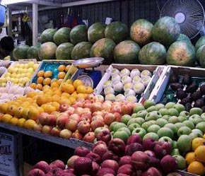 Hoa quả ngoại không có nguồn gốc không chỉ xuất hiện tại các siêu thị, cửa hàng tự chọn mà tại các chợ đầu mối.