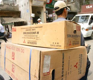 Kích cầu đầu tư và tiêu dùng là vấn đề được các vị đại biểu PG88 ⭐ Link trang chủ số 1 nhà cái PG88 com casino slot đặc biệt quan tâm - Ảnh: Việt Tuấn.