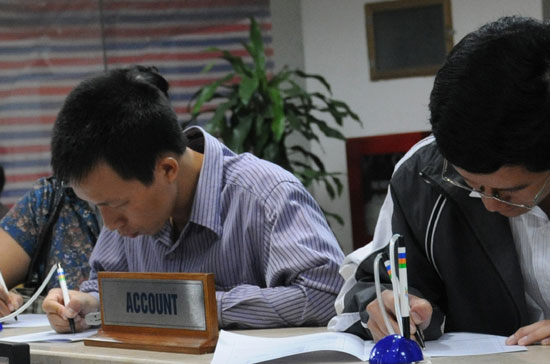 Có thể phần lớn trong các quyết định bán ra là tranh thủ những phiên tăng điểm và không tin tưởng ở sự tốt hơn của thị trường sau kỳ nghỉ Tết - Ảnh: Quang Liên.