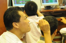 Một phiên nhiều cung bậc cảm xúc có tại VCG, KBC và KLS - Ảnh: Quang Liên.