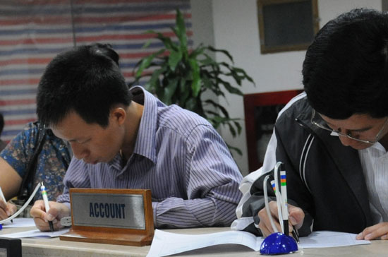 Nhiều nhà đầu tư đã quyết định "lên tàu" với giá vé cao hơn - Ảnh: Quang Liên.