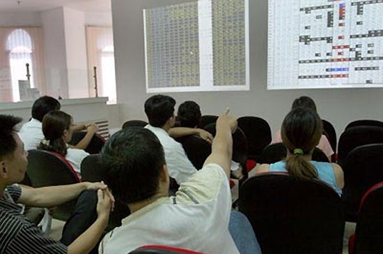 VN-Index bật mạnh ở đợt cuối, đóng cửa ở mức cao nhất trong ngày, lấy lại những gì đã mất ở hai phiên điều chỉnh vừa qua.
