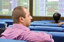 Trong bối cảnh ảm đạm chung, khối đầu tư nước ngoài tiếp tục duy trì hướng mua ròng và sự hỗ trợ nhất định.