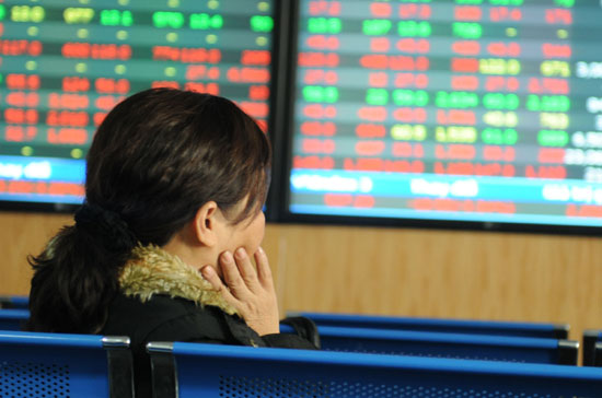 Có thể nhiều nhà đầu tư vẫn chọn giải pháp ngoài cuộc, chờ xu hướng rõ ràng để quyết định - Ảnh: Quang Liên.