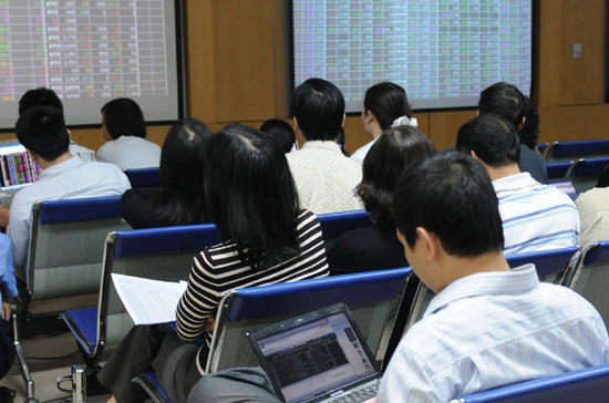 Phiên này, thị trường đã để lại dấu vết rõ hơn khi bên mua cho thấy yếu tố cơ hội trong điều chỉnh - Ảnh: Quang Liên.