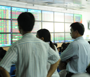Bên mua vẫn chưa mấy mặn mà - Ảnh: Quang Liên.