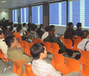 Có thể những quyết định bán ra phiên hôm nay đã gặp đúng đáy, khi thông tin tích cực và có khả năng tác động lớn xuất hiện vào cuối phiên. 11 giờ sáng nay, liên bộ Pg88ok giải trí thể thao, casino, bắn cá và slot – Công thương chính thức giảm giá dầu diesel các loại 450 đồng/lít.